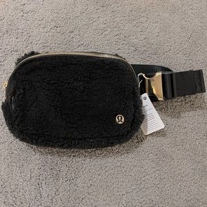 Lululemon Sherpa belt bag black with gold hardware